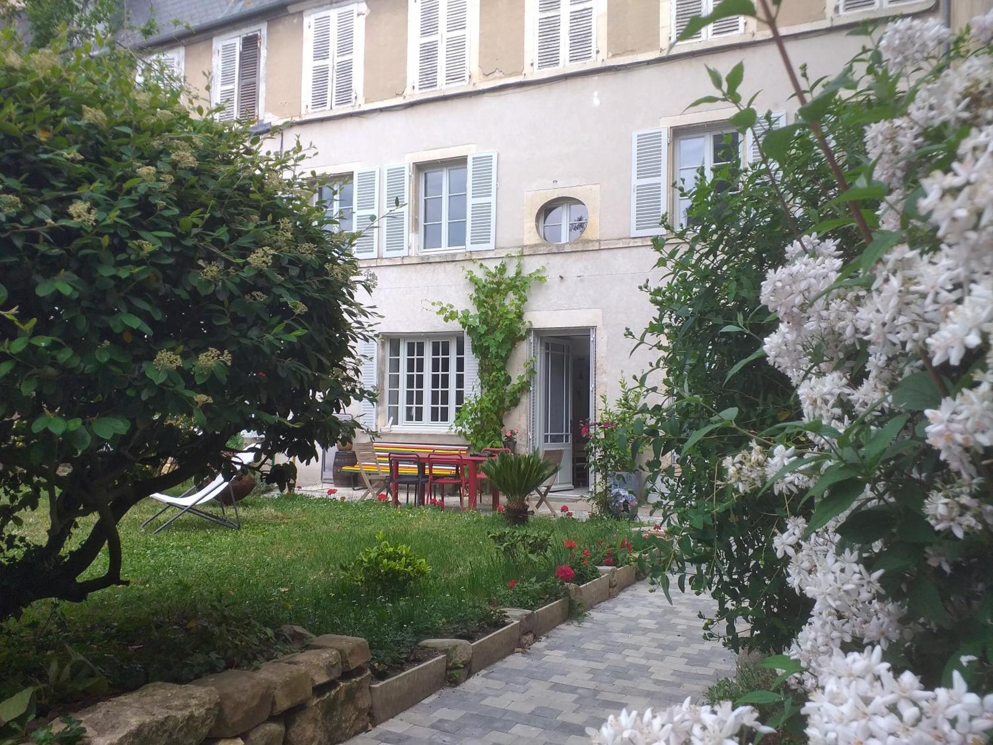 La Cour Du Chateau La Charite-sur-Loire Exterior photo